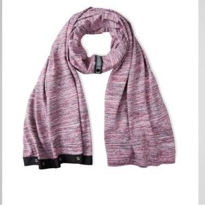 Lululemon Vinyasa Scarf
Space Dye Camo Berry Rumble Multi